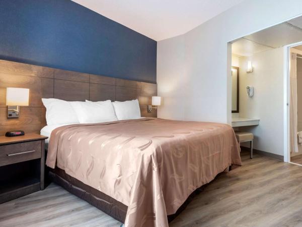 Quality Suites : photo 4 de la chambre suite lit king-size avec canapé-lit - non-fumeurs