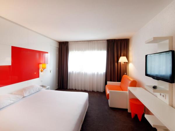 ibis Styles Chalon sur Saône : photo 5 de la chambre chambre double avec lit d'appoint