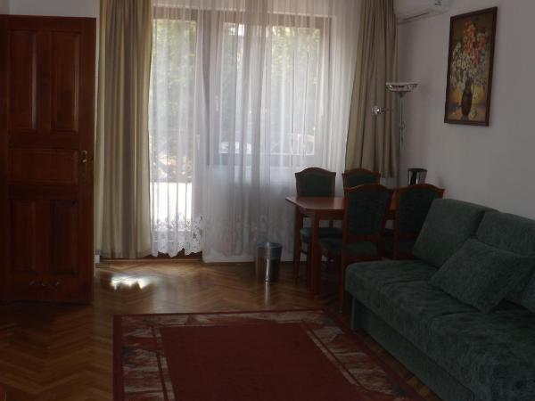 HELIOS Hotel Apartments : photo 2 de la chambre studio supérieur avec balcon