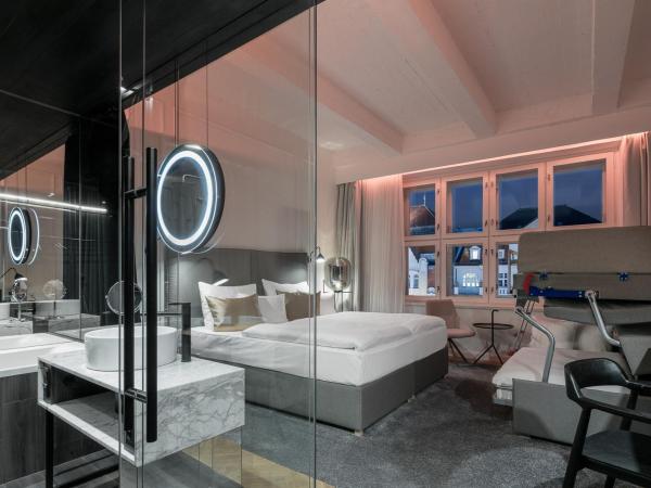 Pytloun Boutique Hotel Prague : photo 3 de la chambre chambre familiale supérieure avec baignoire spa