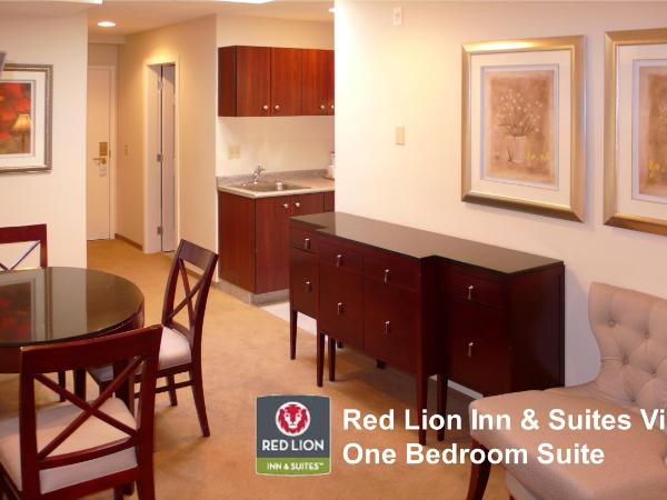 Red Lion Inn and Suites Victoria : photo 1 de la chambre suite 1 chambre