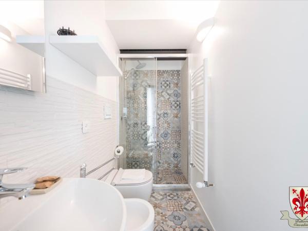 Dimora Cavalieri : photo 9 de la chambre chambre double deluxe (2 adultes + 1 enfant)