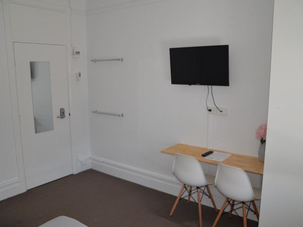 Sandy Bottoms Guesthouse : photo 7 de la chambre chambre lit queen-size avec salle de bains commune