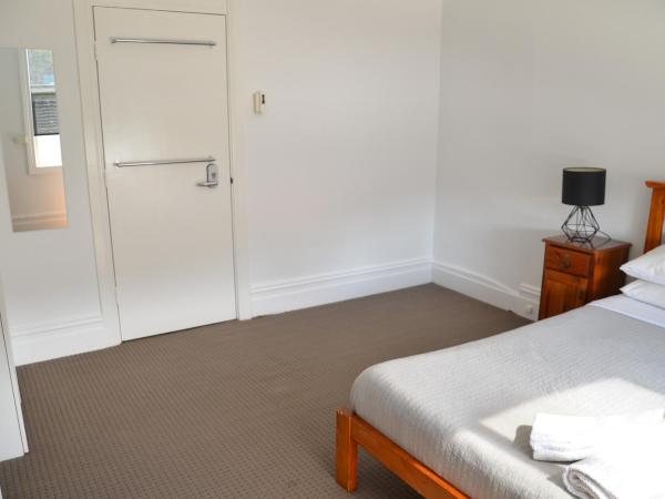 Sandy Bottoms Guesthouse : photo 6 de la chambre chambre lit queen-size avec salle de bains commune