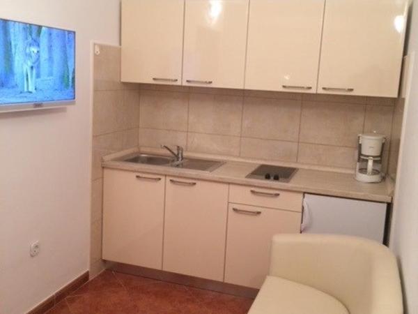 Apartmani Dekovic Materada : photo 4 de la chambre bungalow - vue sur jardin