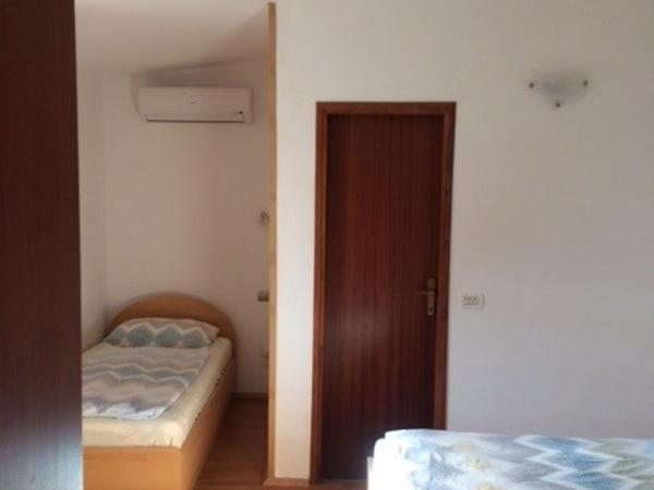 Apartmani Dekovic Materada : photo 5 de la chambre bungalow - vue sur jardin