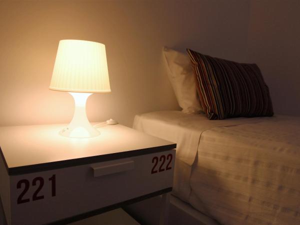 UAU Hostel : photo 1 de la chambre chambre double avec salle de bains commune