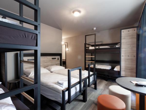 a&o Köln Neumarkt : photo 5 de la chambre chambre 6 lits