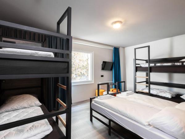 a&o Köln Neumarkt : photo 3 de la chambre chambre 6 lits