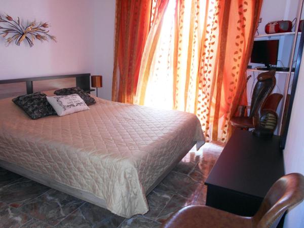 La Veranda of Mykonos Traditional Guesthouse : photo 8 de la chambre chambre double avec kitchenette - vue sur piscine