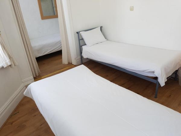 Boscombe Reef Hotel : photo 4 de la chambre chambre triple avec salle de bains privative