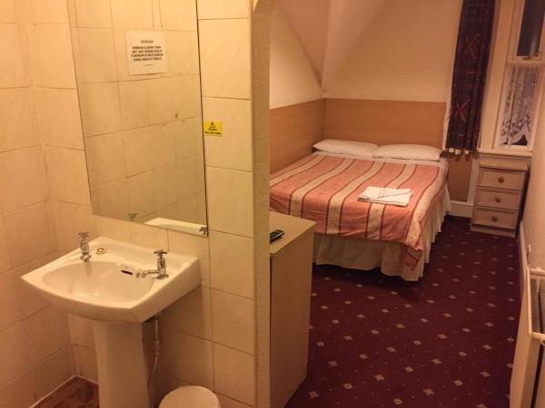 Belmont Hotel : photo 4 de la chambre chambre double avec toilettes communes