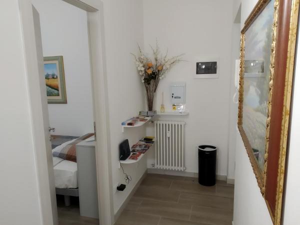 ARNO ROOMS VERONA : photo 4 de la chambre chambre simple avec salle de bains privative