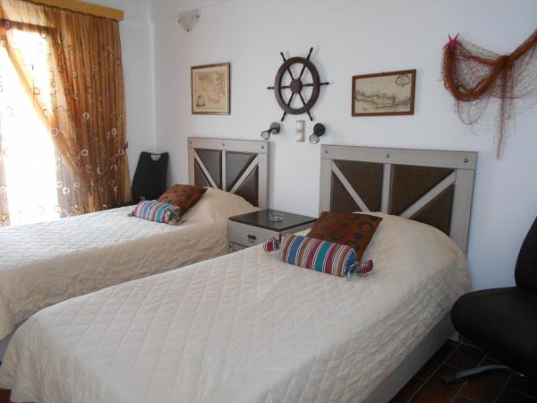 La Veranda of Mykonos Traditional Guesthouse : photo 7 de la chambre chambre lits jumeaux - vue sur piscine