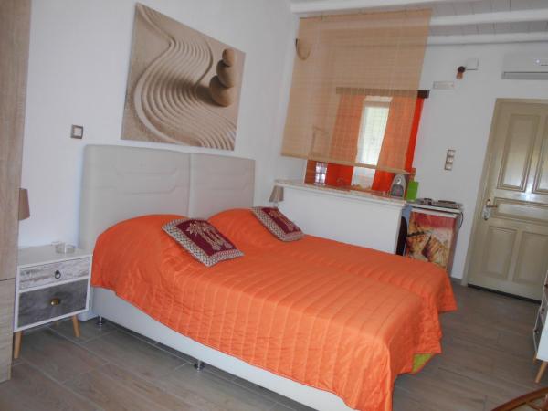 La Veranda of Mykonos Traditional Guesthouse : photo 9 de la chambre chambre double ou lits jumeaux avec kitchenette - vue sur piscine