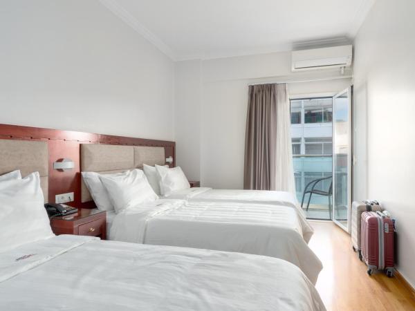 Attalos Hotel : photo 4 de la chambre chambre triple avec balcon
