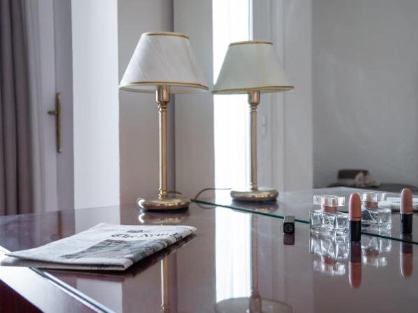 Attalos Hotel : photo 9 de la chambre chambre triple avec balcon