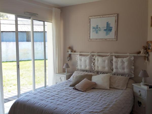 Agréable Maison sur le Bassin d'Arcachon : photo 4 de la chambre chambre double avec salle de bains privative