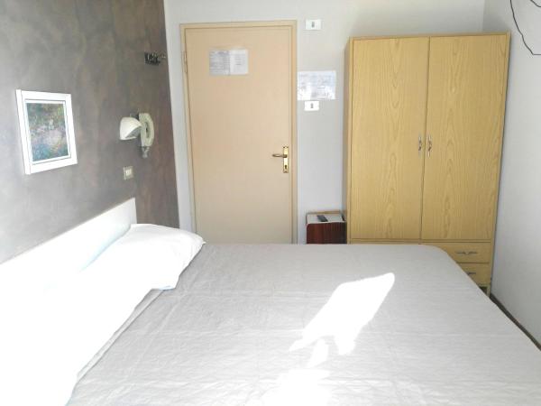 Hotel Marittimo : photo 1 de la chambre chambre double avec salle de bains privative extérieure