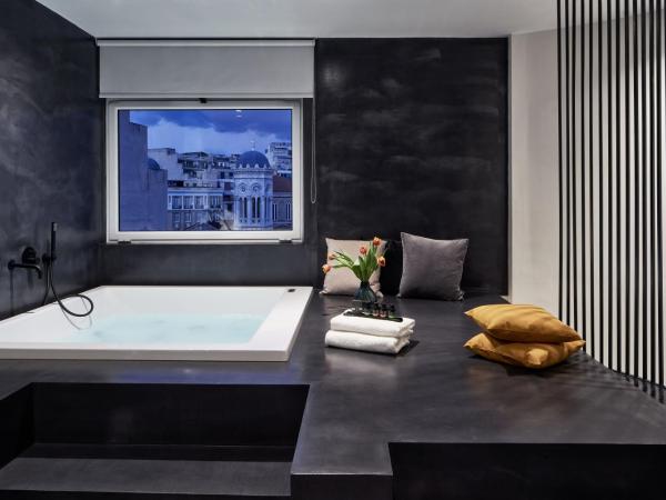 Athens4 : photo 2 de la chambre loft avec jacuzzi - vue sur athènes
