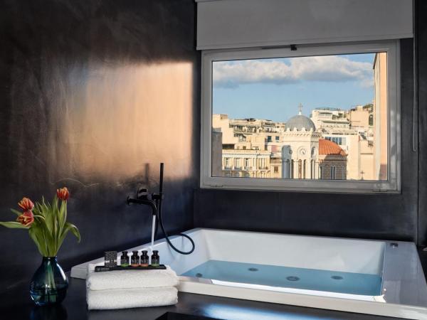 Athens4 : photo 5 de la chambre loft avec jacuzzi - vue sur athènes