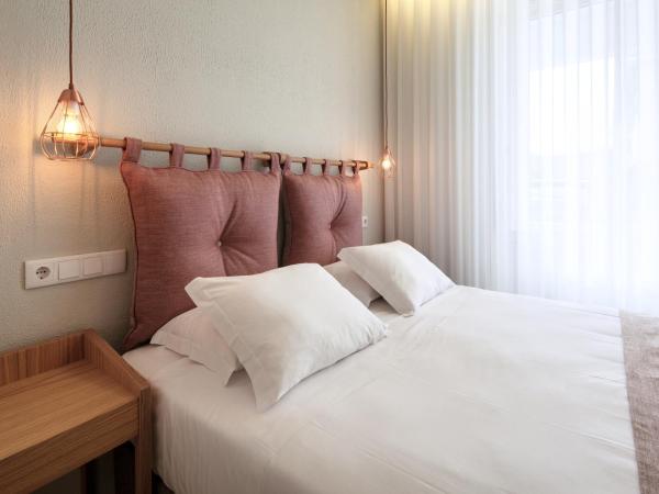 The Rex Hotel : photo 5 de la chambre chambre triple confort (semi sous-sol)