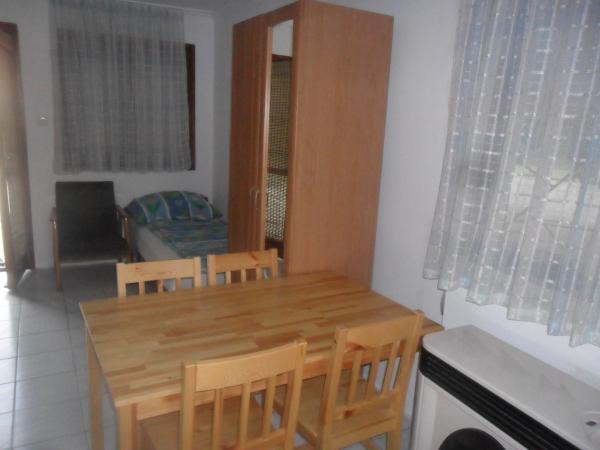 Emese Apartman : photo 8 de la chambre studio familial
