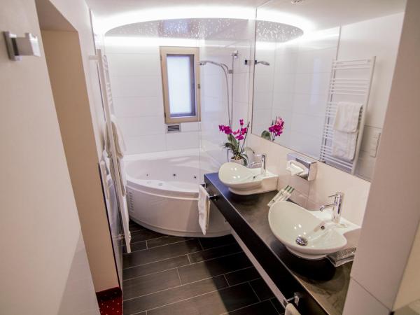 Zur Weinsteige : photo 3 de la chambre chambre double confort avec jacuzzi - bâtiment principal