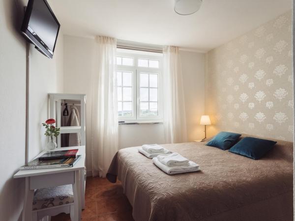 YEY Atouguia da Baleia : photo 4 de la chambre chambre double avec salle de bains privative