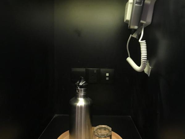 Kooning : photo 3 de la chambre chambre simple avec salle de bains privative