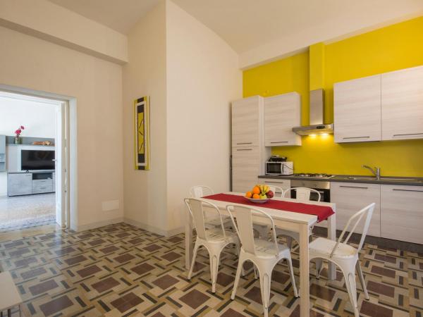 Piazza Paradiso Accommodation : photo 3 de la chambre appartement - vue sur jardin - bâtiment séparé