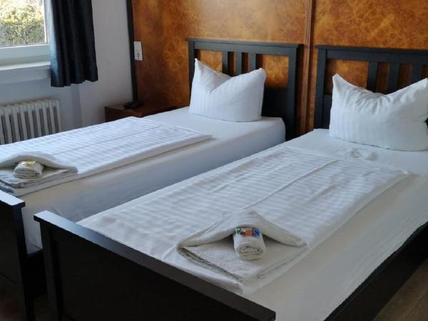 GZ Hostel Bonn : photo 2 de la chambre chambre double avec salle de bains commune