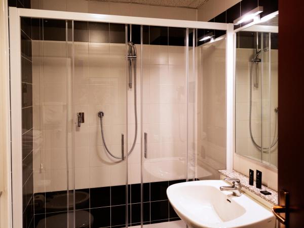 JR Hotels Bologna Amadeus : photo 2 de la chambre chambre triple supérieure