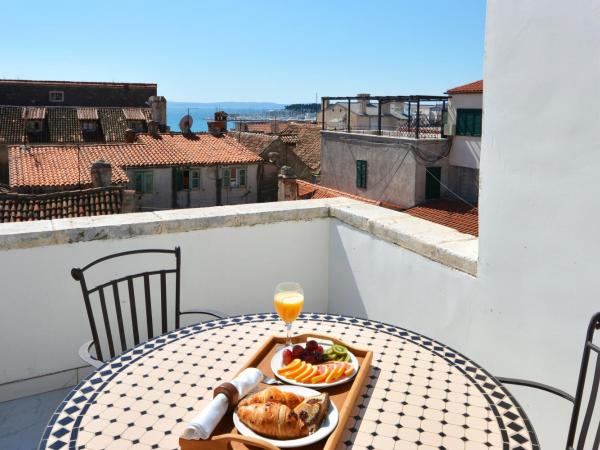Jupiter Luxury Hotel : photo 4 de la chambre chambre familiale de luxe avec balcon - vue sur mer
