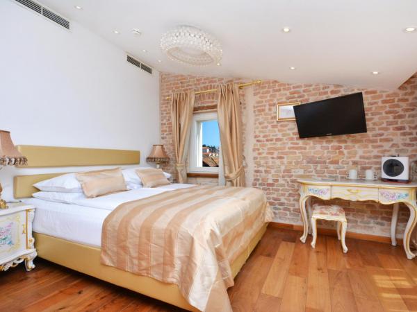 Jupiter Luxury Hotel : photo 7 de la chambre chambre familiale de luxe avec balcon - vue sur mer