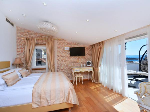 Jupiter Luxury Hotel : photo 6 de la chambre chambre familiale de luxe avec balcon - vue sur mer