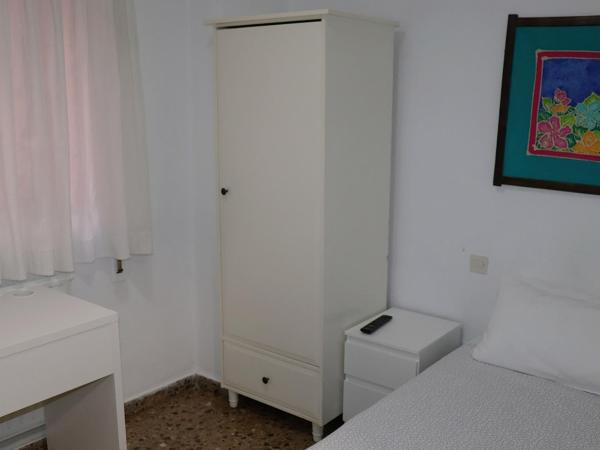 Hostal Milmarcos : photo 4 de la chambre chambre simple avec salle de bains externe