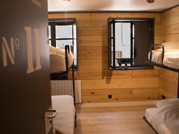 Hostal Erasmus by gaiarooms : photo 3 de la chambre lit simple dans dortoir à 6 lits