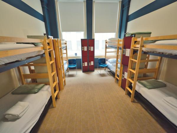 HI Chicago Hostel : photo 1 de la chambre lit dans dortoir pour femmes de 8 lits avec salle de bains privative