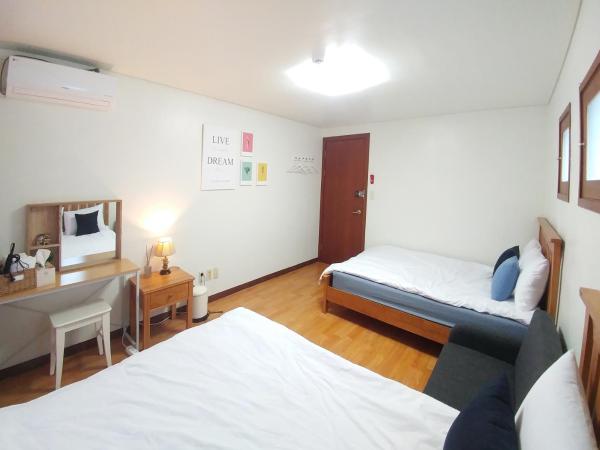 Dolma Hongdae : photo 8 de la chambre chambre familiale avec salle de bains commune