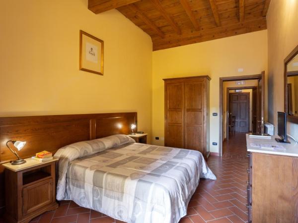 Palazzo Graziani : photo 6 de la chambre chambre double ou lits jumeaux - vue sur ville