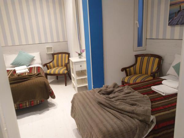 Hostal Mendoza : photo 4 de la chambre chambre lits jumeaux