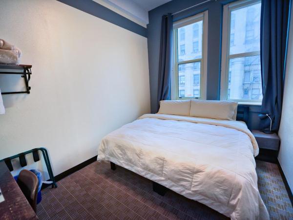 HI Chicago Hostel : photo 5 de la chambre hébergement lit king-size