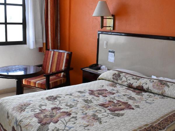 Hotel Baluarte : photo 2 de la chambre chambre standard avec un lit double