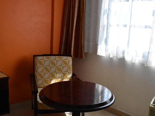 Hotel Baluarte : photo 4 de la chambre chambre standard avec un lit double