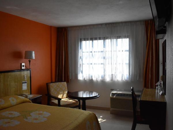 Hotel Baluarte : photo 5 de la chambre chambre standard avec un lit double