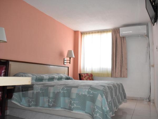Hotel Baluarte : photo 3 de la chambre chambre lit king-size standard