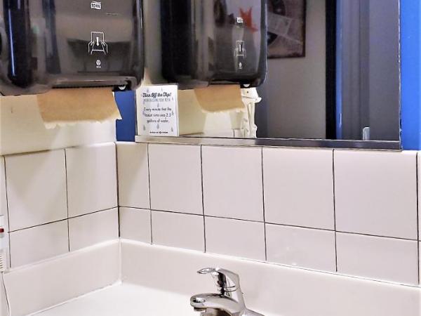 HI Chicago Hostel : photo 9 de la chambre hébergement privé 1 chambre avec salle de bains privative