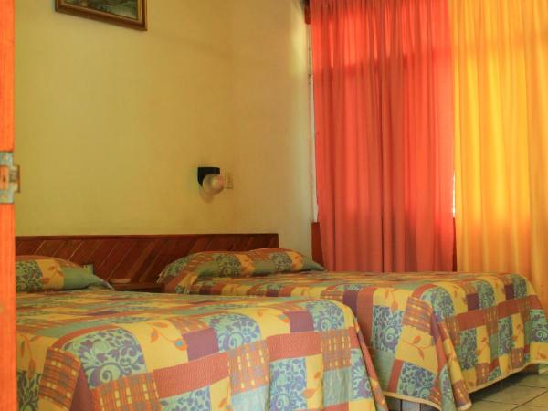 Hotel Avenida : photo 6 de la chambre chambre lits jumeaux