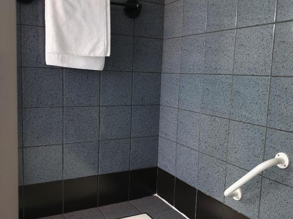 Room BM : photo 3 de la chambre chambre triple avec salle de bains